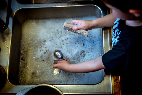 Pixabay_washing dishes.jpg