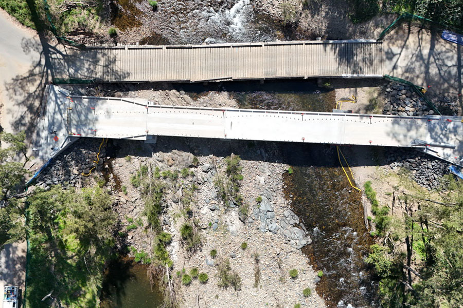 Aerial image of the new and existing Hobarts Bridge